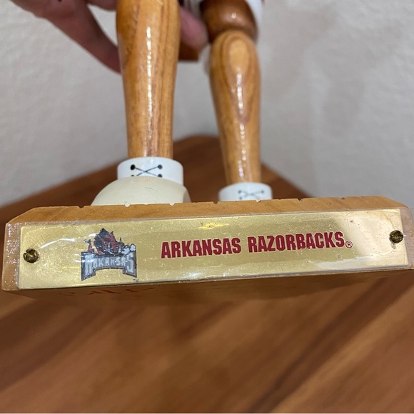 2002 STERLING & CAMILLE University Of Arkansas Razorbacks Basketball Nutcracker - Picture 11 of 15